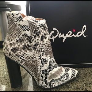 Qupid Snakeskin Pumps